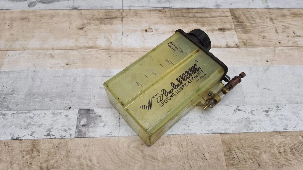 Power steering fluid tank/reservoir