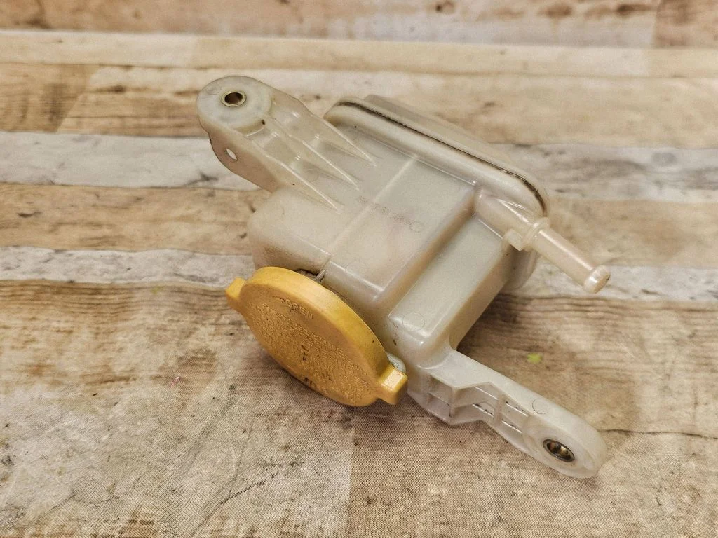 Power steering fluid tank/reservoir