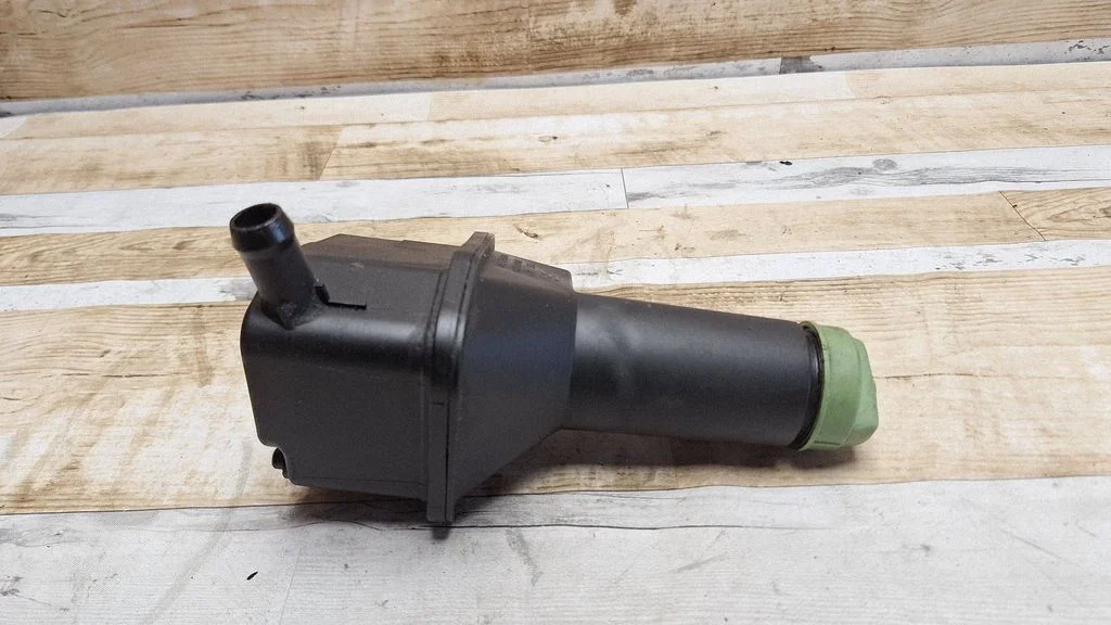 Power steering fluid tank/reservoir 7M0422372A