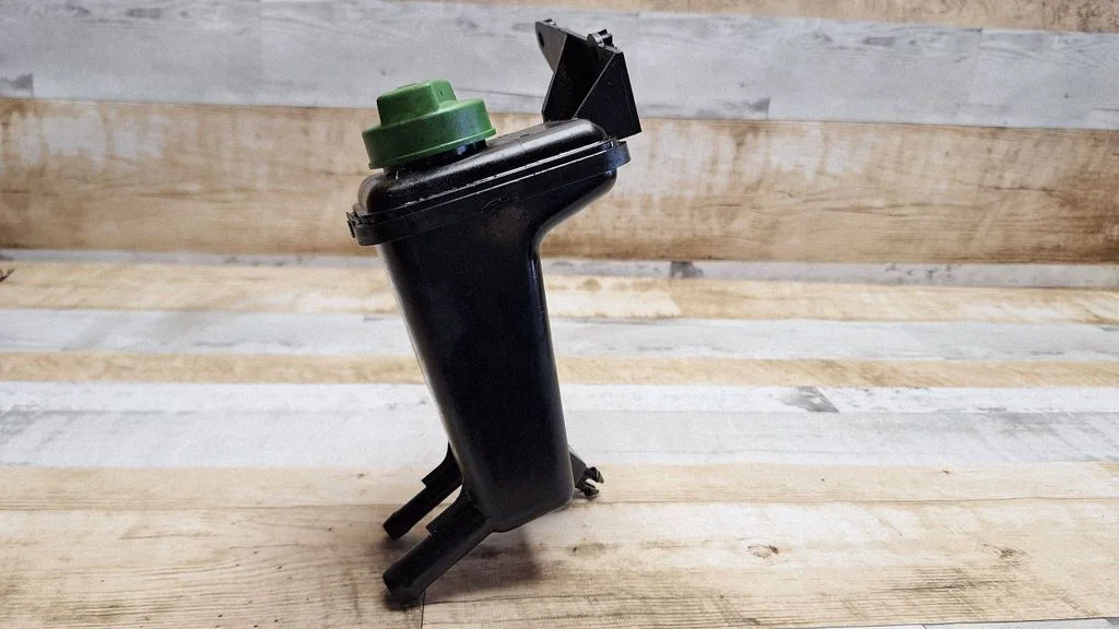 Power steering fluid tank/reservoir 3B0422371