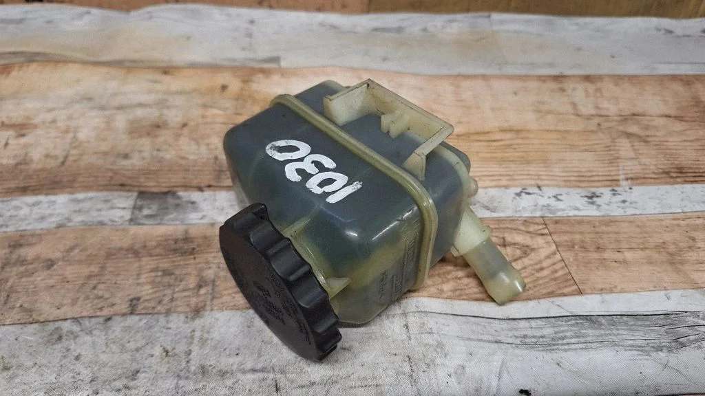 Power steering fluid tank/reservoir