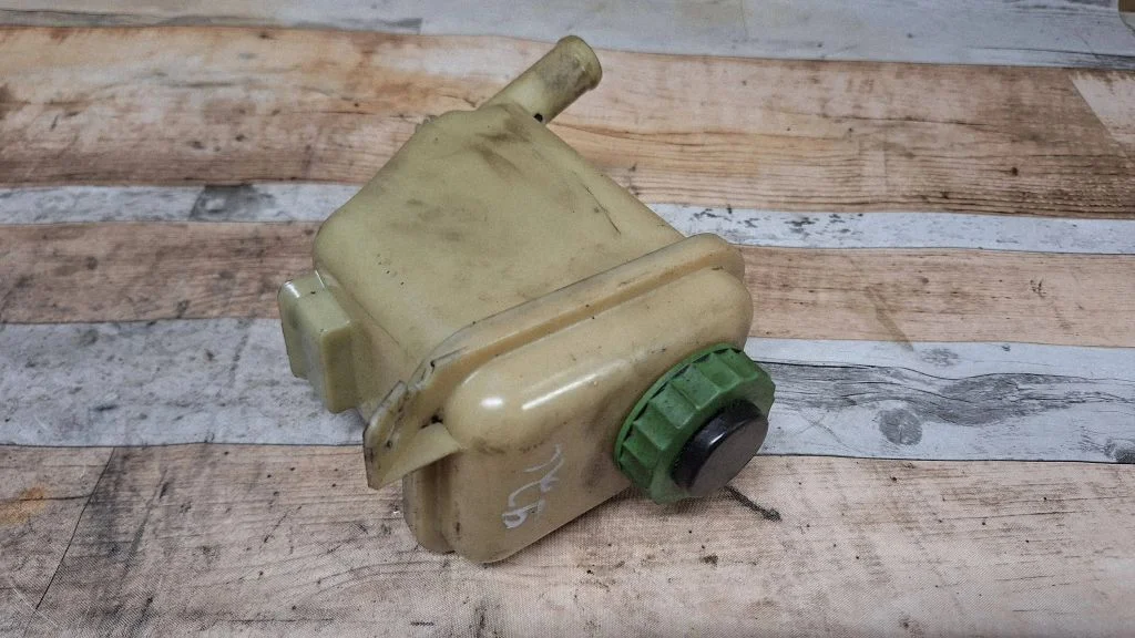 Power steering fluid tank/reservoir