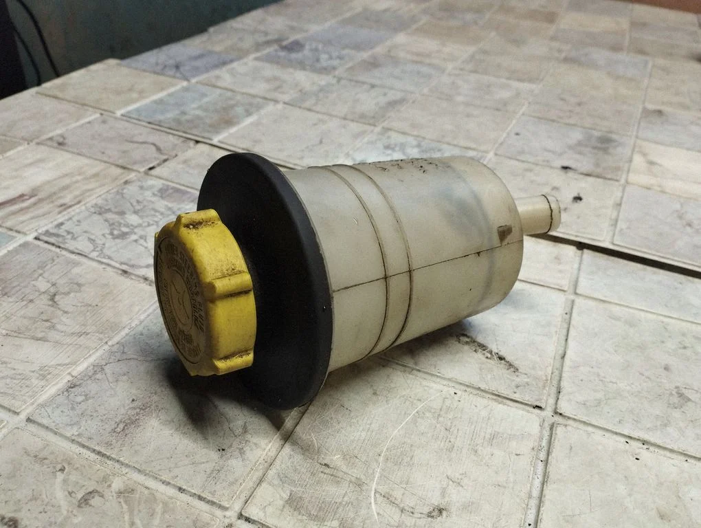 Power steering fluid tank/reservoir – Land Rover Range Rover Sport L320 (2005-2013)