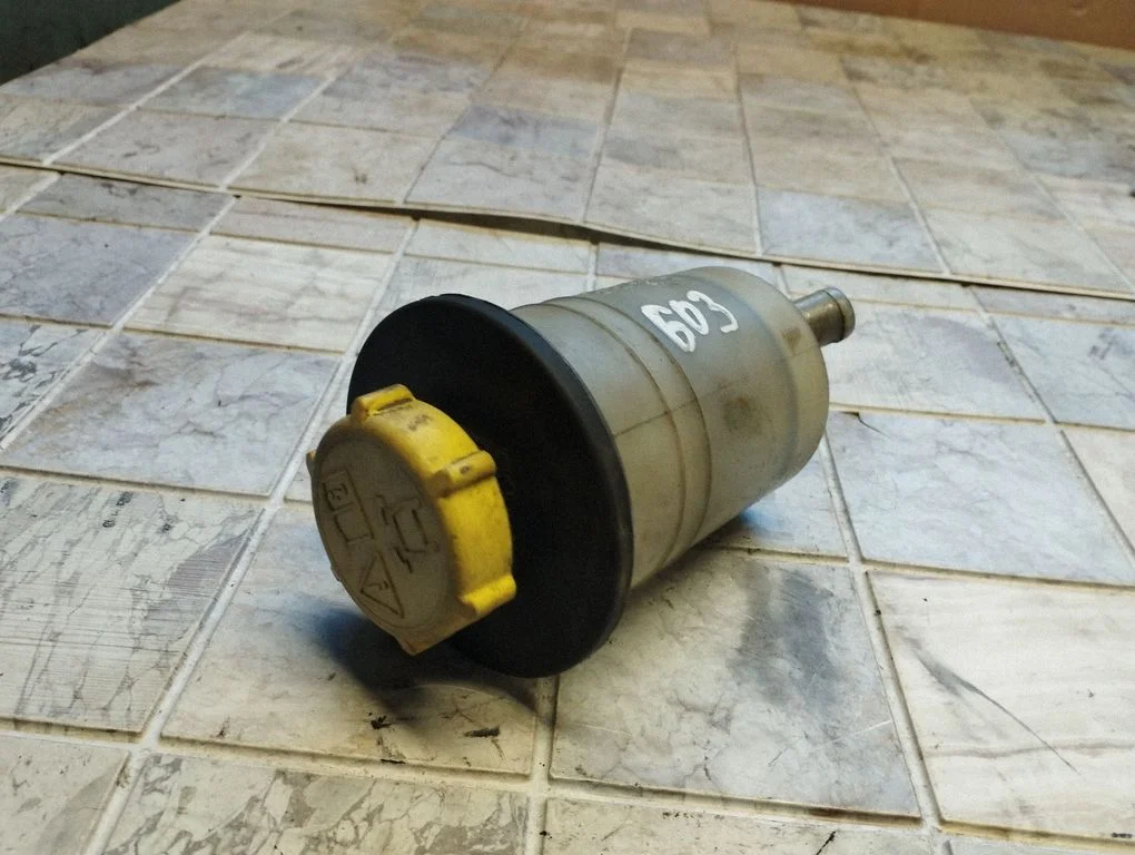 Power steering fluid tank/reservoir – Land Rover Range Rover Sport L320 (2005-2013)