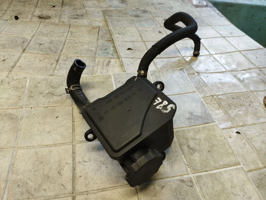 Power steering fluid tank/reservoir – Mercedes-Benz S-Class W221 (2005-2013)