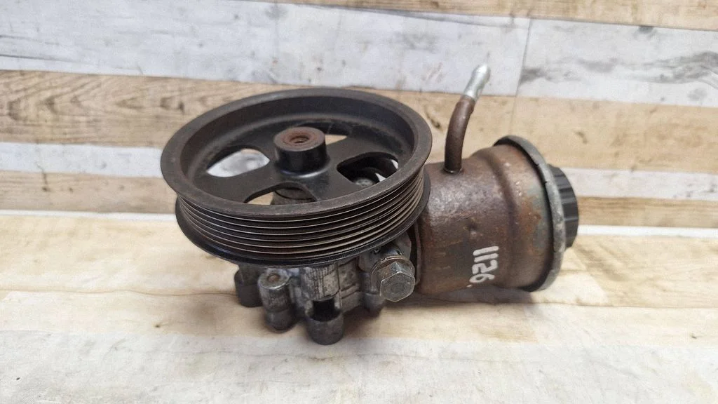 Power steering pump – Toyota Avensis T250 (2003-2006)