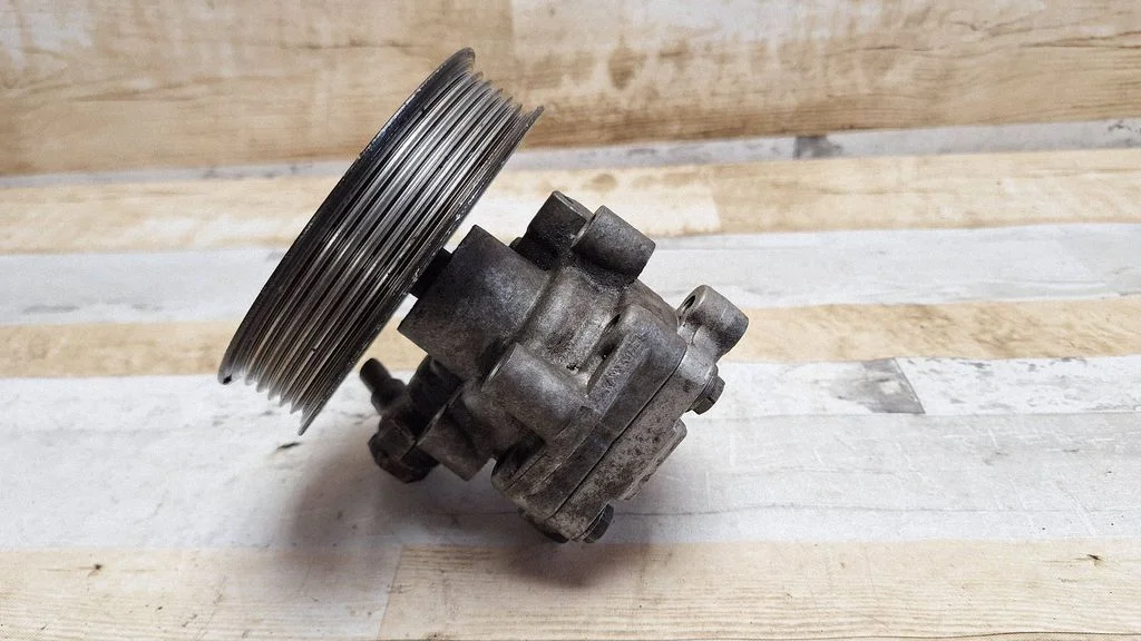 Power steering pump 038145255B