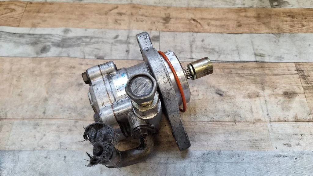 Power steering pump – Nissan Almera N16 (2000-2010)