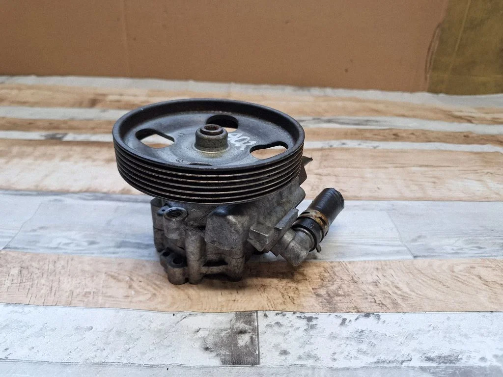 Power steering pump 9640886480