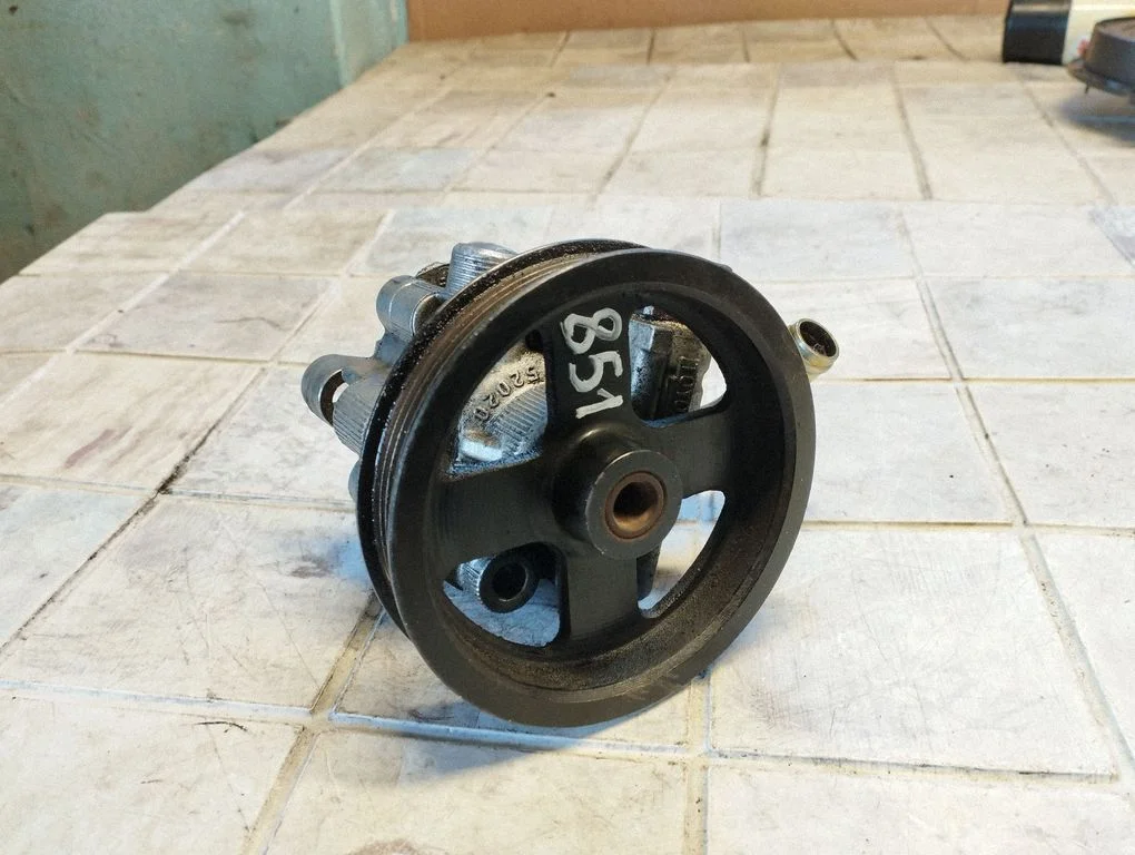 Roolivõimendi pump – Toyota Corolla Verso E121 (2001-2004)