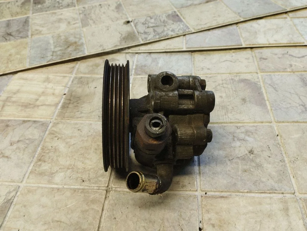 Roolivõimendi pump – Toyota Corolla Verso E121 (2001-2004)