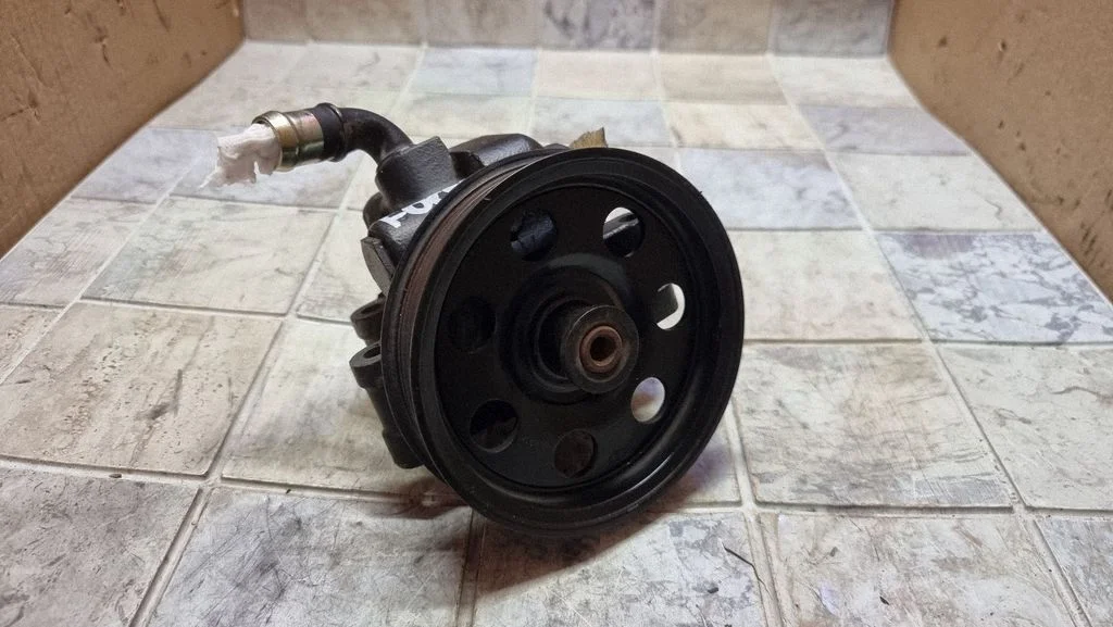 Roolivõimendi pump XS4E3A733AC