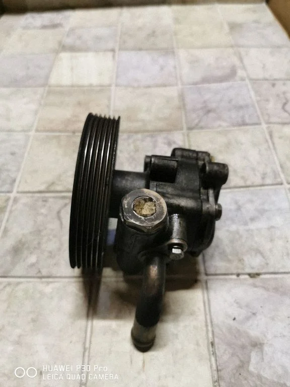 Power steering pump 9637000880