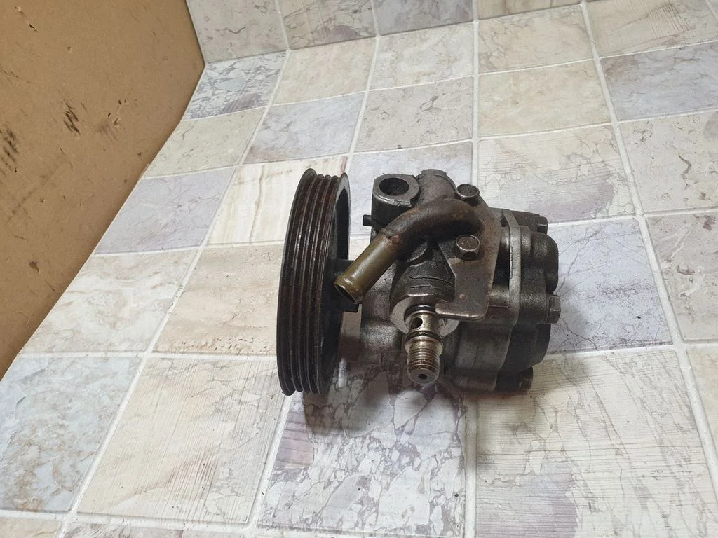 Roolivõimendi pump