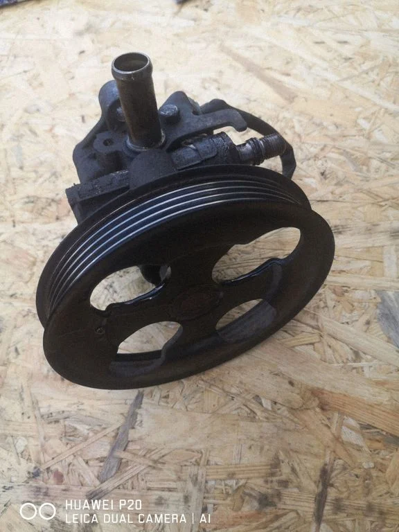 Roolivõimendi pump MR916044