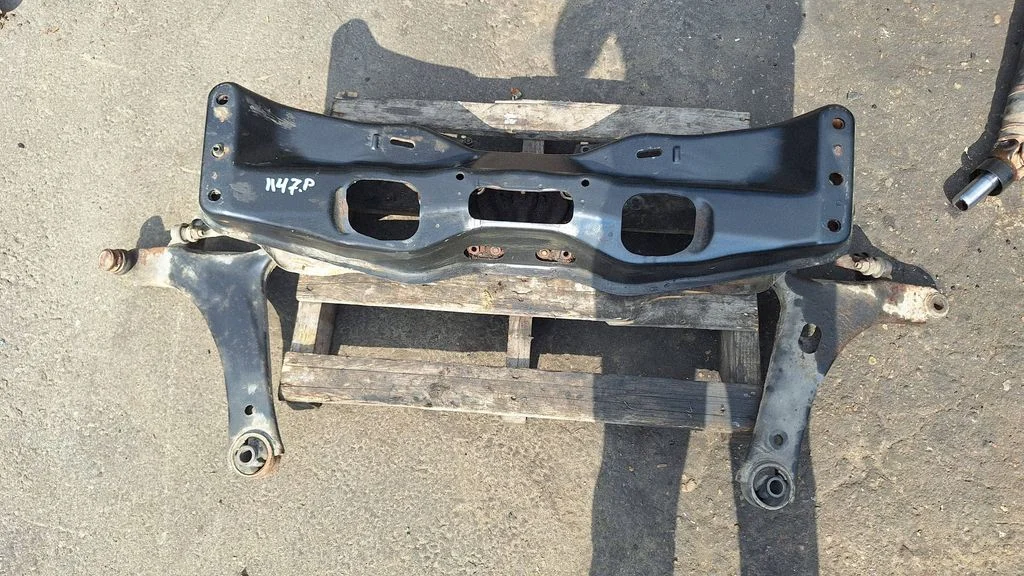 Front subframe – Subaru Outback (2004-2006)