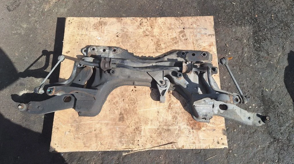 Front subframe – Ford Focus C-MAX (2003-2010)