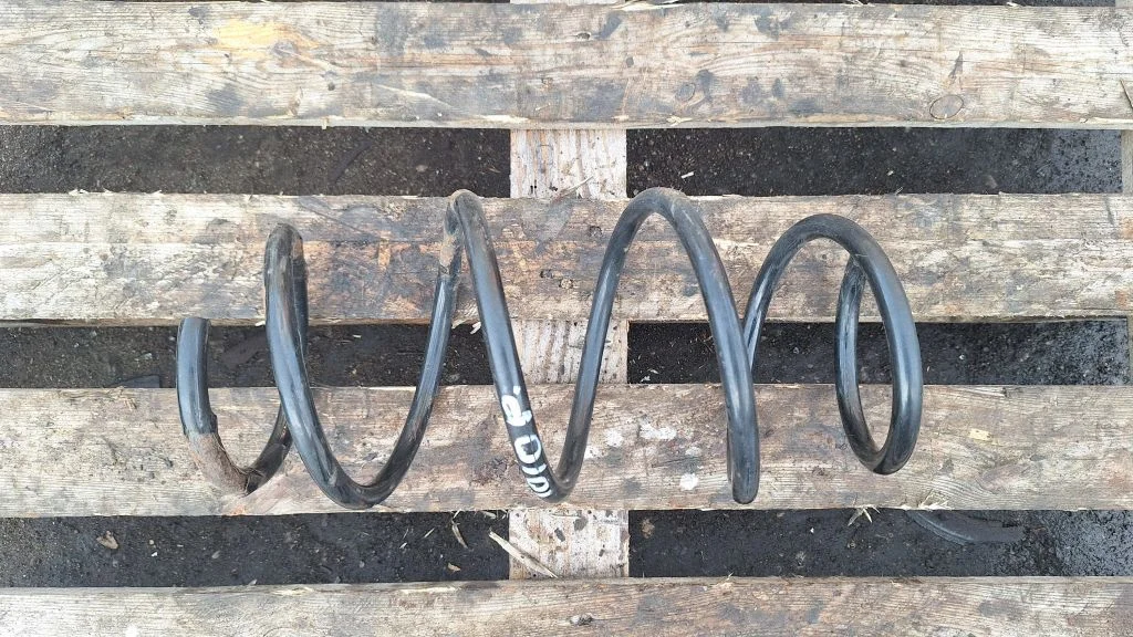 Front coil spring – Toyota Auris 150 (2006-2012)