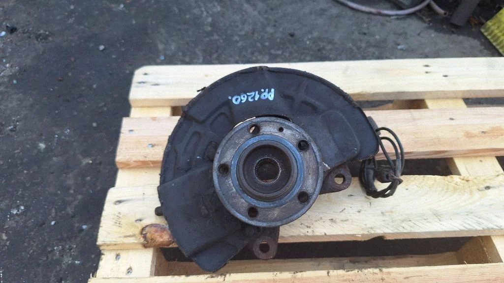 Front wheel hub – front right