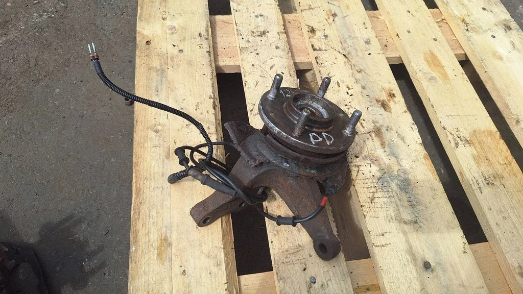 Front wheel hub – front right