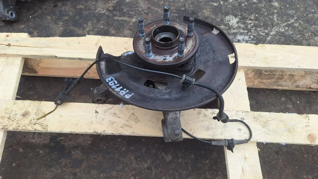 Front wheel hub – front right