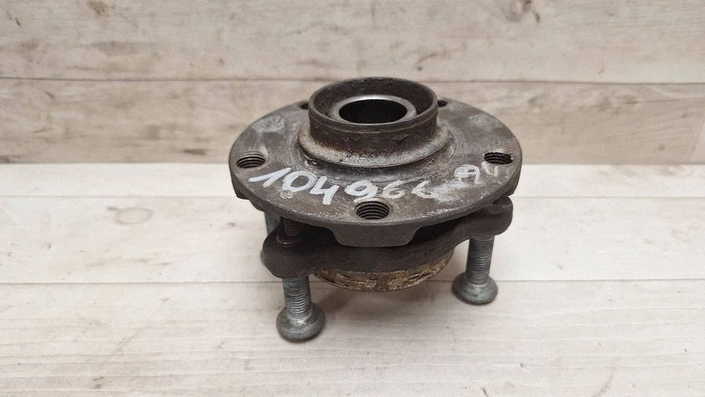 Front wheel hub – front right