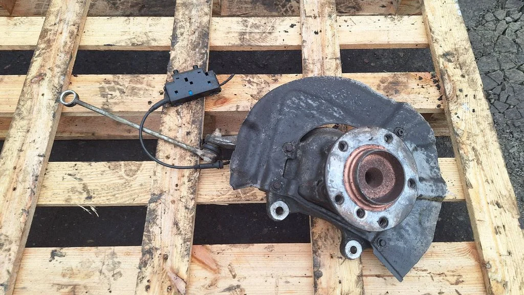 Front wheel hub 6760954
