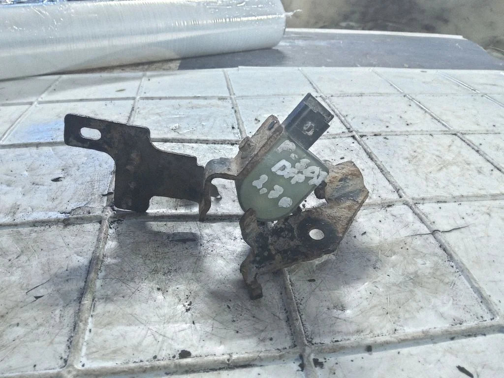 Headlight/headlamp level sensor 9651362380