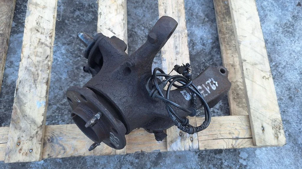Front wheel hub – front right