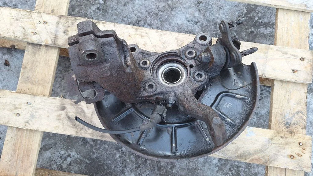Front wheel hub – front left