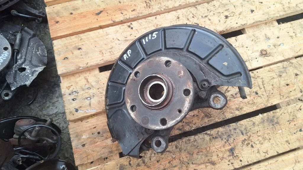 Front wheel hub – front right