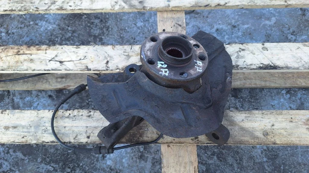 Front wheel hub – front right