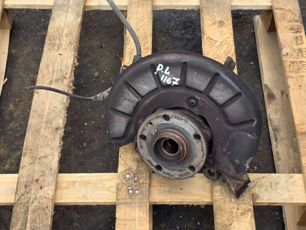 Front wheel hub – front left