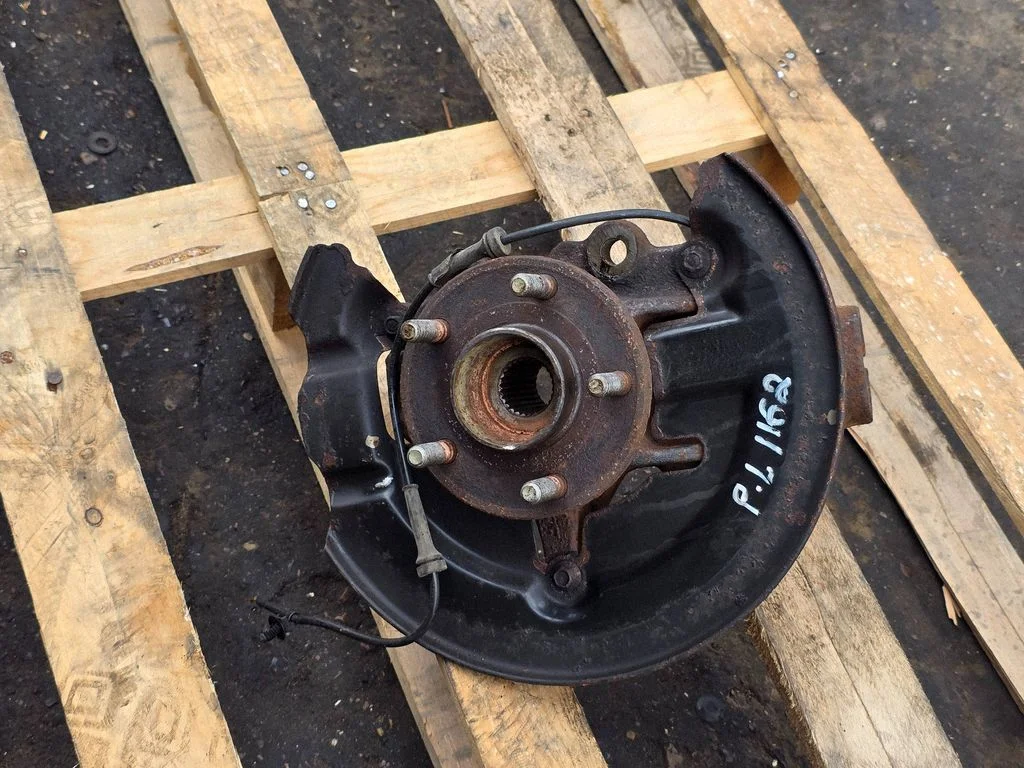 Front wheel hub – front left