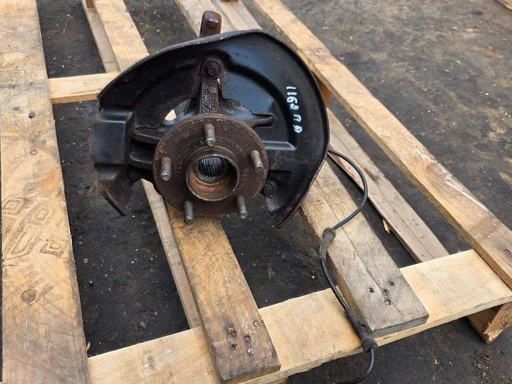 Front wheel hub – front right