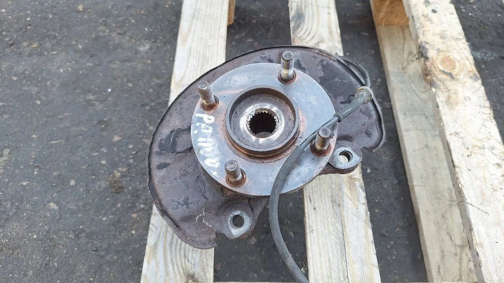 Front wheel hub – front right
