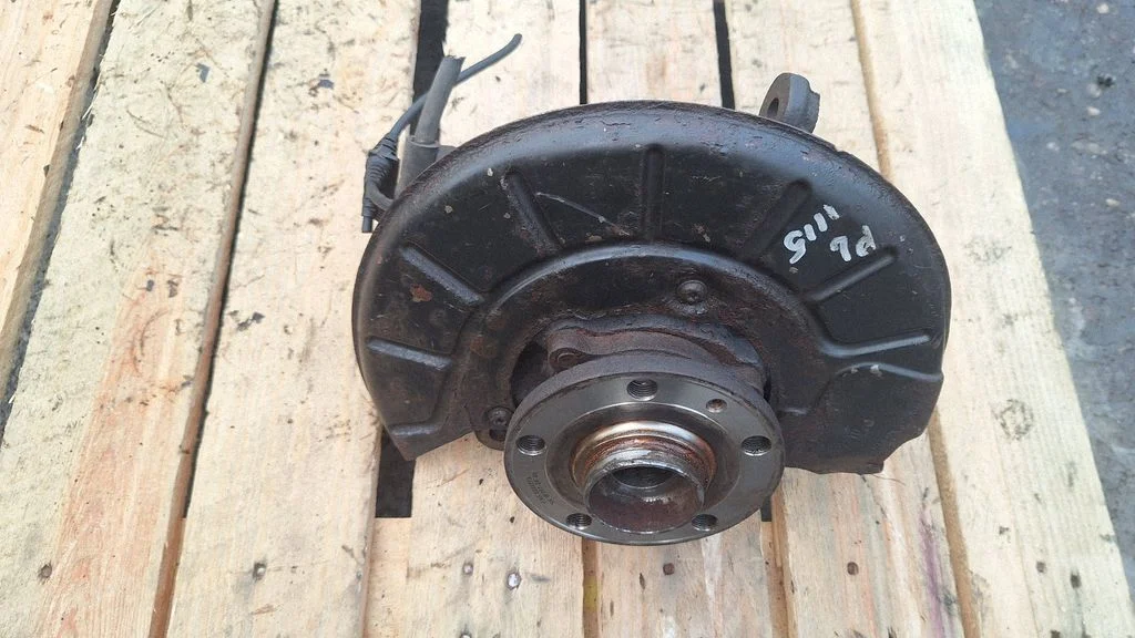 Front wheel hub – front left