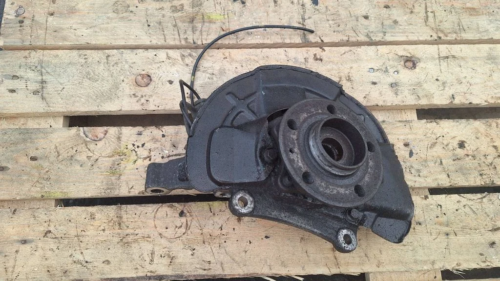 Front wheel hub 9461943