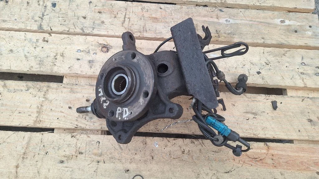 Front wheel hub – front right