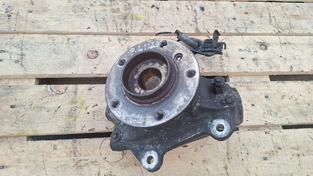 Front wheel hub 3121676444303