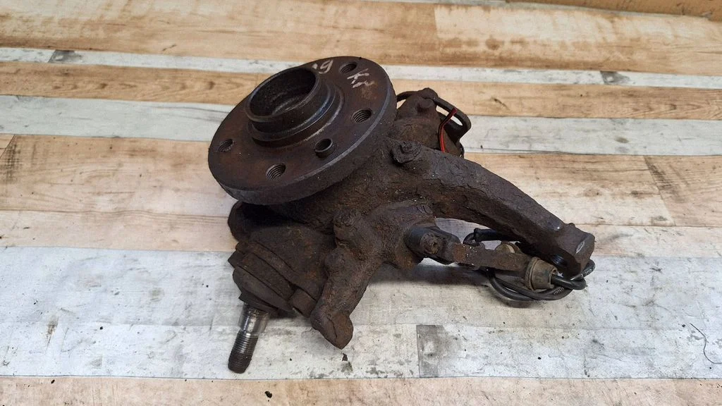 Front wheel hub – front left