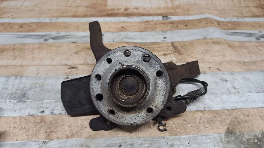 Front wheel hub 13197801