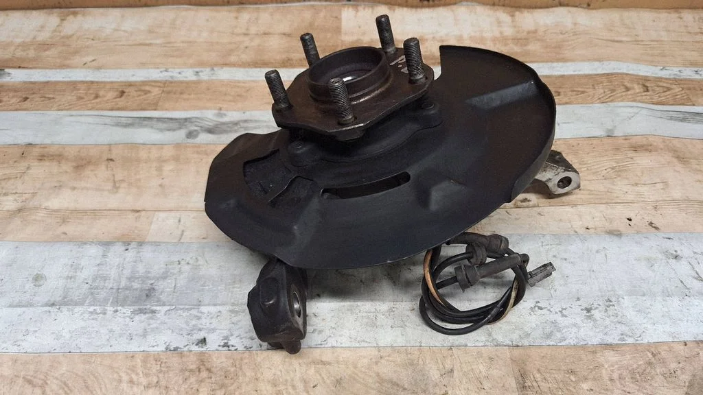 Front wheel hub 40015JA00A