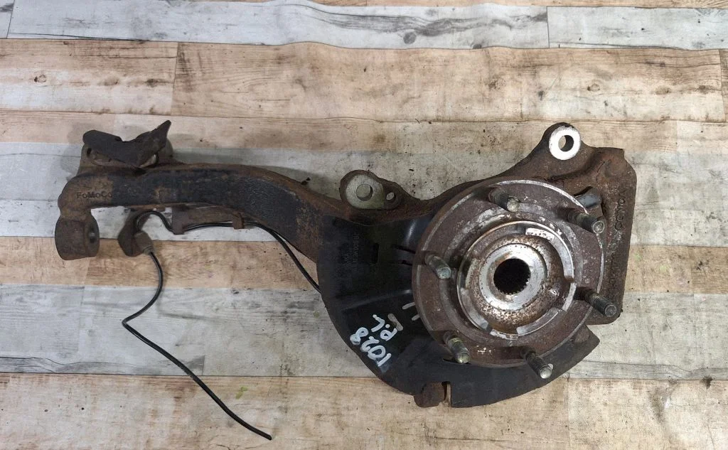 Front wheel hub AB313K171