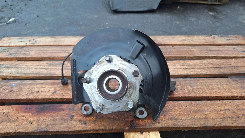 Front wheel hub – front right