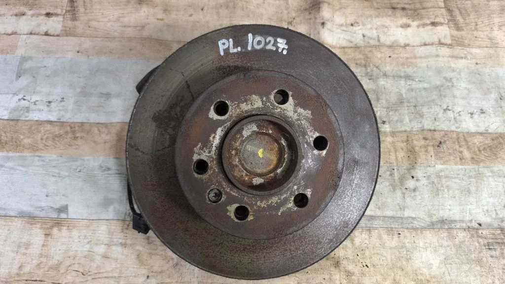 Front wheel hub – front left