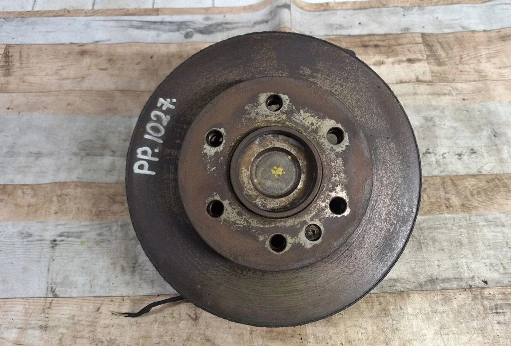 Front wheel hub – front right