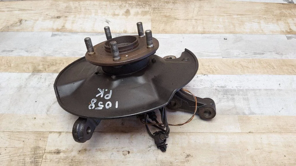 Front wheel hub – left
