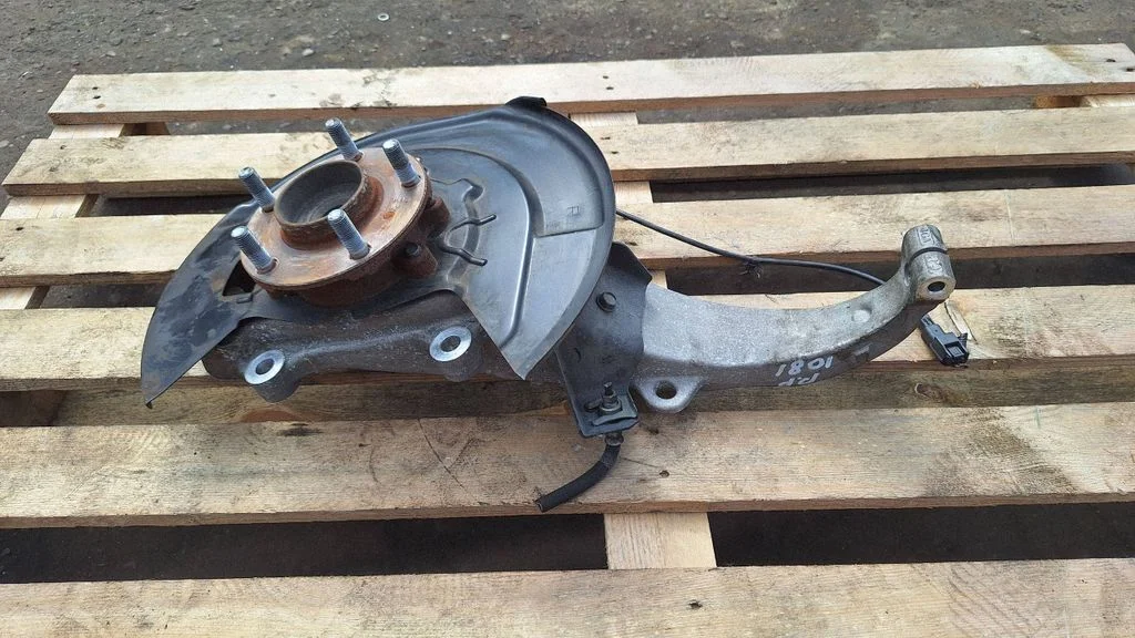 Front wheel hub – front right