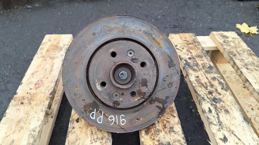 Front wheel hub – front right